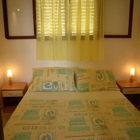 Studio Milna 8942b * Rukavac (Vis)